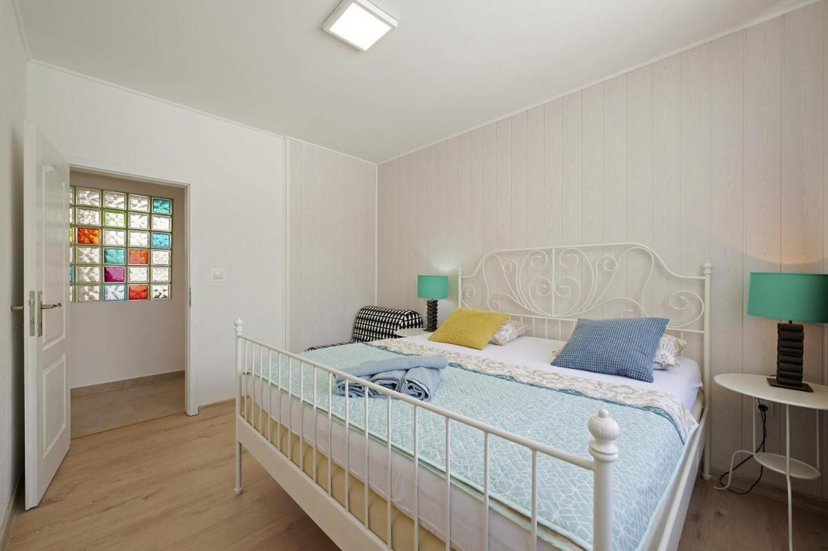 Smuketa In Trogir Haus Fuer 4 Personen Villa Екстериор снимка