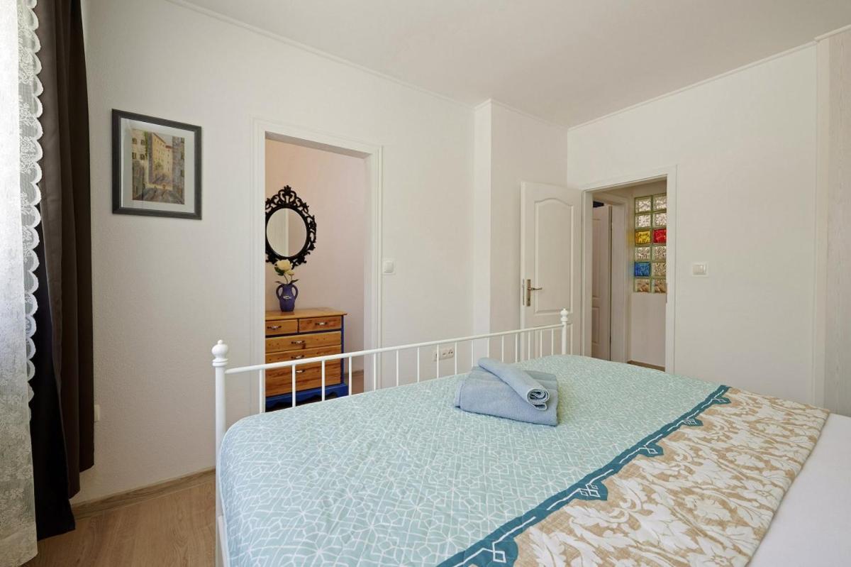 Smuketa In Trogir Haus Fuer 4 Personen Villa Екстериор снимка