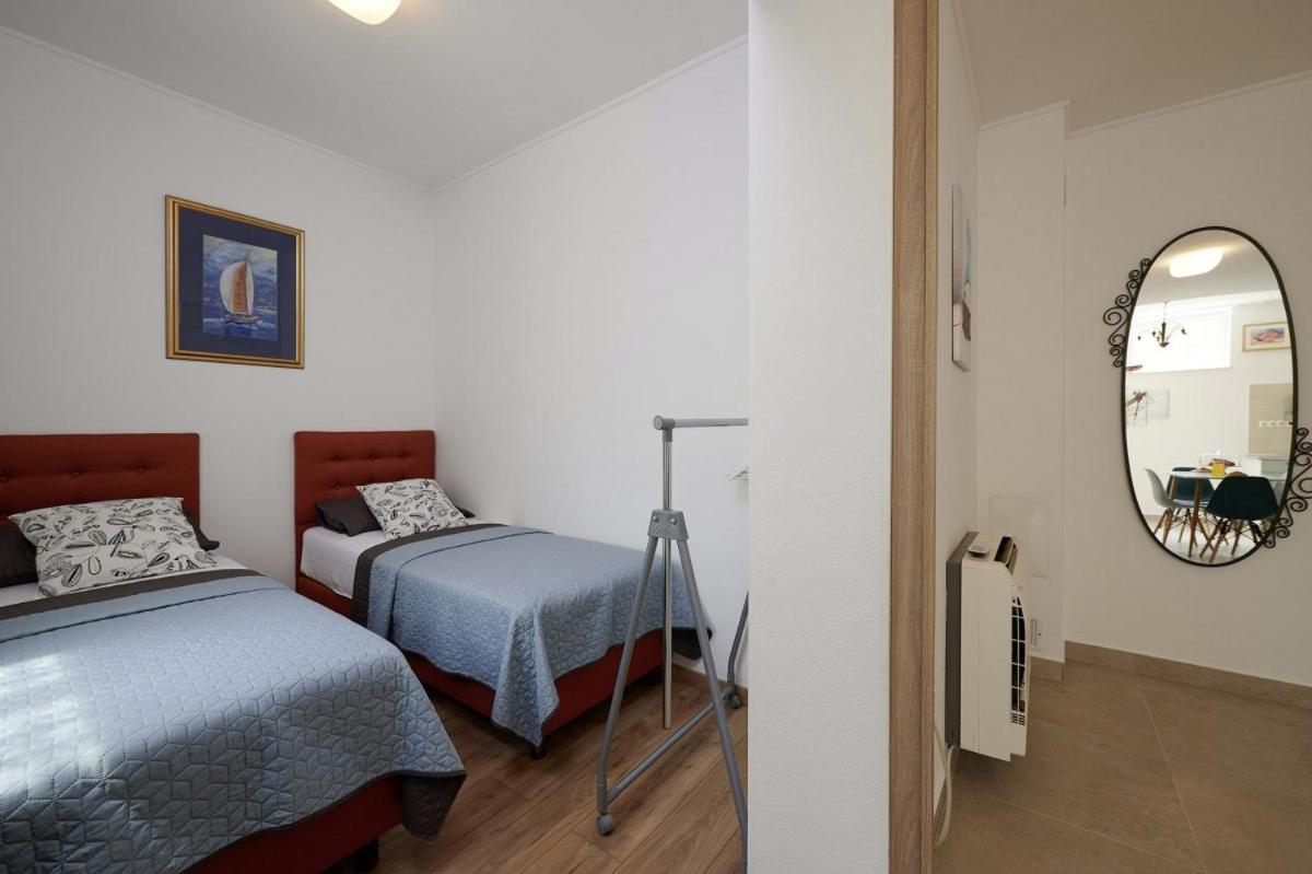 Smuketa In Trogir Haus Fuer 4 Personen Villa Екстериор снимка