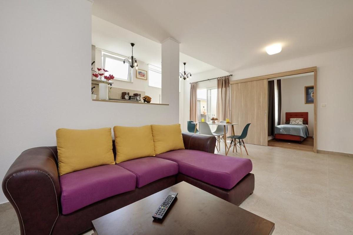 Smuketa In Trogir Haus Fuer 4 Personen Villa Екстериор снимка